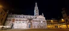 Der Dom von Modena bei Nacht // Duomo of Modena by night