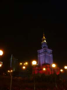 Auch der Kulturpalast leuchtet in Nationalfarben