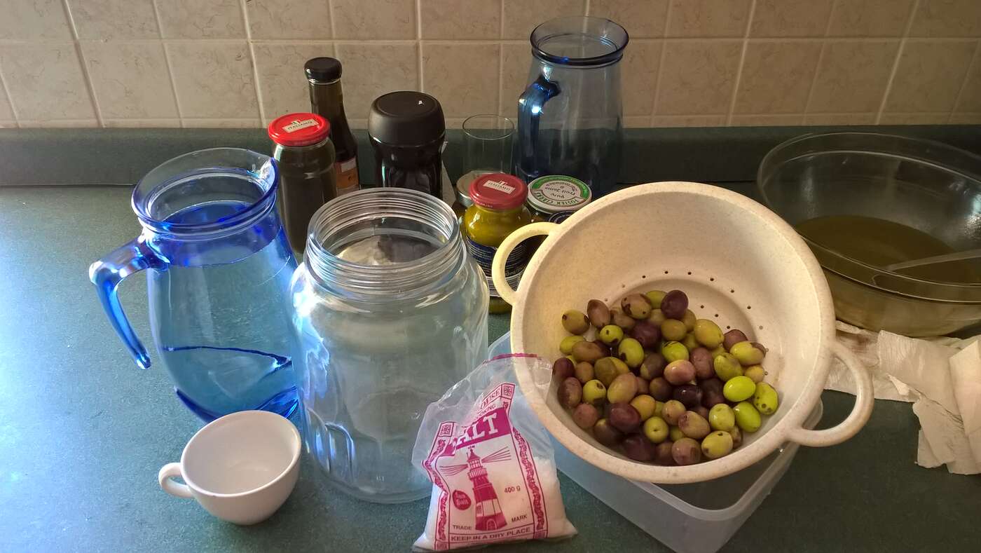 preparing table olives