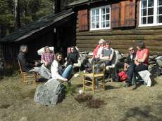Die Sonnengesellschaft, v.l.n.r.: Gunnar, Erik, Karianne, ich, Großmutter Turid, Kai, Geir und Anne Grethe