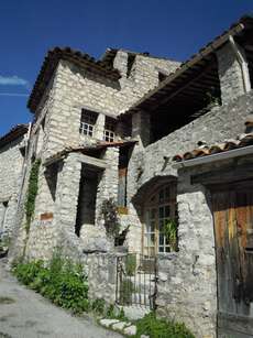 Provencehäuser wie aus dem Bilderbuch im kleinen Dörfchen Trigance