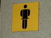 Sogar die Figuren auf den WC-Schildern tragen hier Miniröcke! :D 