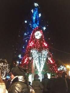 Targu Mures - Unter diesem blinkenden etwas verbirgt sich ein Weihnachtsbaum