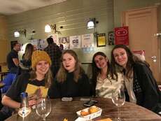 Mit Romara, Antonia und Carla in unserer lieblings Bar