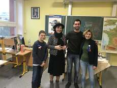 With one of my French pupil and the French teachers / Avec un de mes élèves de français and les professeurs de français