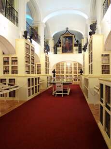 Der Bibliothekssaal erinnert mich ein bisschen an den im Kloster Ochsenhausen