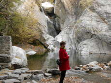 Judith vorm nicht legendären Wasserfall in Karlovo :)