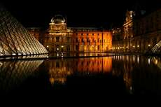 Louvre im Dunkeln (um eins geht übrigens tatsächlich das Licht aus...)