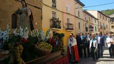 Prozession mit Santa Leticia, Basilikum, Trauben und Pfarrer