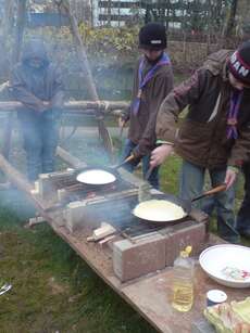 Pfannkuchenbacken mit den Scouten