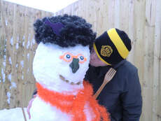 Zwei Tage später: Mirco the snowman, Merthyr Tydfil, -5 °