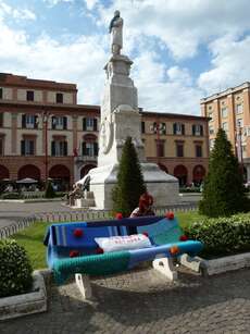 Die "piazza Saffi" wird neu eingekleidet