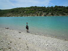 Mit meinen Füßen wagte ich mich in den eiskalten Lac de St.Croix