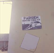 Der Stickerder FLBP, der für Unruhen sorgte: "Parisien rentre chez toi"