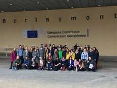 Gruppenfoto vor der Europäischen Kommission