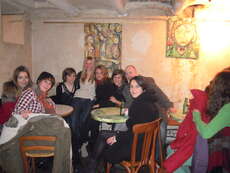 Veros Geburtstag in einem kleinen sehr speziellen Club in Marseille mit den anderen Freiwilligen hier aus der Gegend
