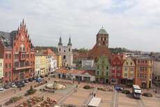 Blick auf den Rathausplatz von Chojnice