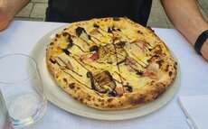 Pizza mit Balsamico aus Modena // Pizza with balsamic vinegar from Modena