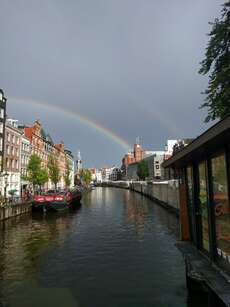 Doppelter Regenbogen in Amsterdam