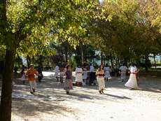 eine Tanzgruppe im Parque de Montaña