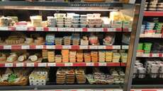 Das verhältnismäßig umfangreiche vegane Käse- und Tofusortiment im K-Citymarket 