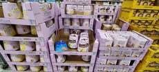 Auswahl an verschiedenen Pandorovarianten im Supermarkt // Choice of different varieties of Pandoro in the supermarket