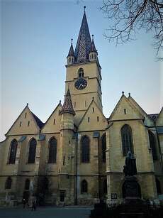 Die evangelische Stadtpfarrkirche in Sibiu im gotischen Stil (Höhe des Turms:73m)