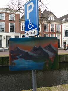 Jemand hat in Delft dieses Straßenschild übermalt 
