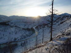 Ausblick über das winterliche Tal von Esso und den Bystraja - Fluss