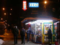 Der Kiosk heißt auf Polnisch nicht etwas "Xero". Das Schild zeigt an, dass man hier auch kopieren kann.