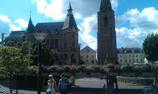 mairie und Kirchturm Saint Sauveur in Redon