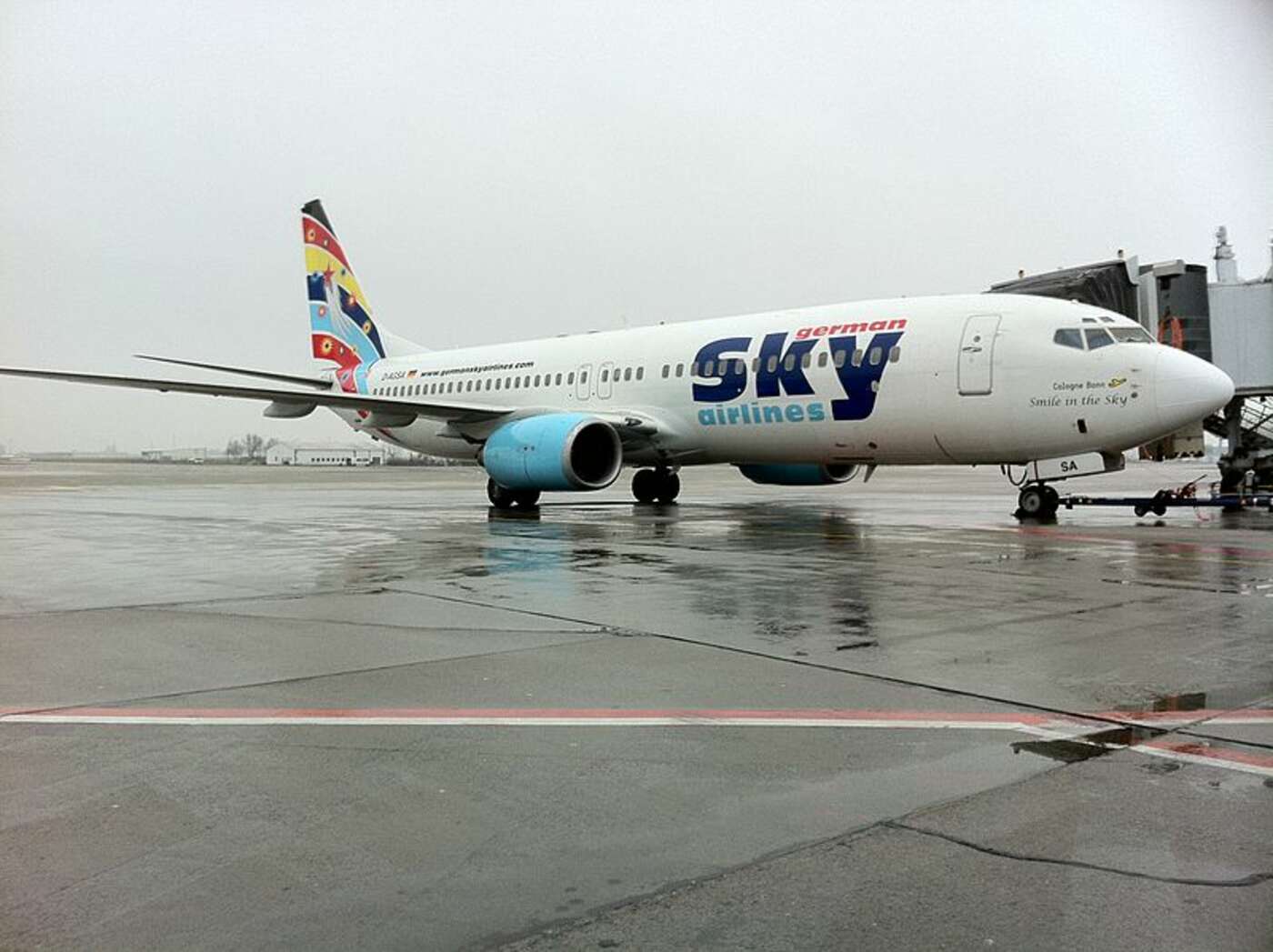 Boeing 737 der German Sky Airlines (D-AGSA) in Berlin/Schönefeld (SXF/EDDB),(CC BY-SA 3.0 by WIkimedia)