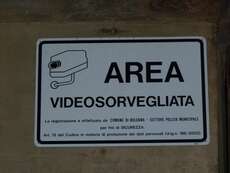 "Area videosorvegliata" - videoüberwacht!