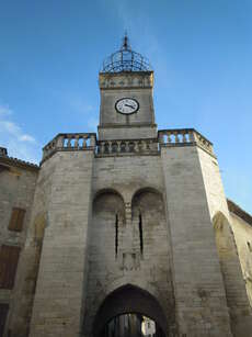 Stadttor von Manosque mit typisch provenzalischen Zwiebelturm
