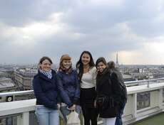 Mit Mette, Celia und Elena auf dem Dach der Galerie Lafayette