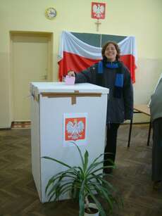 Die Wahlbeteiligung war im ersten Durchgang der polnischen Präsidentschaftswahlen 2010 mit ungefähr 54 Prozent gering. © Wikipedia/Radomil GNU Free Documentation License, Version 1.2
