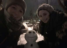 Lara und ich mit unserem kleinen Schneemann