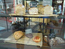 Die bretonischen Bäckereien hatten schon ein ganz anderes und sehr leckeres Angebot an Brot. Fast ein bisschen deutsch.