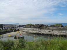Sommerliches Irland - im Hafen von Ballintoy wurde schon Game of Thrones gedreht
