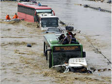 Die Stadtautobahn fiel den meterhohen Überschwemmungen zum Opfer