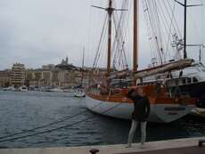 Ahoi! Der alte Hafen von Marseille und im Hintergrund die Kirche Notre-Dame de la Garde