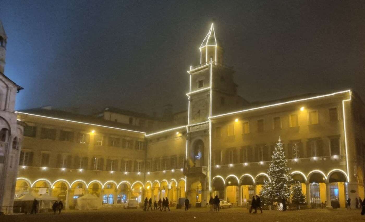 Das Rathaus von Modena bei Nacht // The townhall of Modena at night