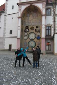 Die astronomische Uhr mit Freiwilligen