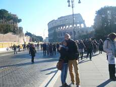 Mein Brüderlein und ich vor dem Kolosseum