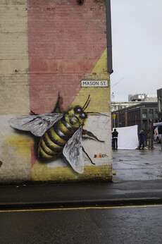 Überall in Manchester zu finden, das Motto der Stadt: fleißig wie eine Biene