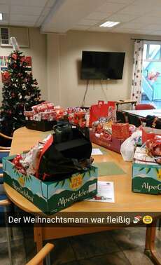 Flood of presents in the office